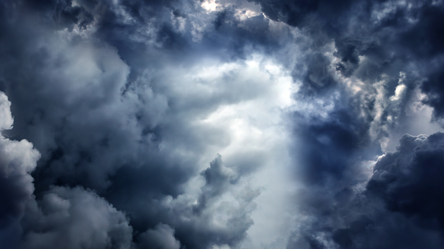 AKTUÁLNE: Búrky pomaly štartujú a v našej oblasti začne byť búrlivo