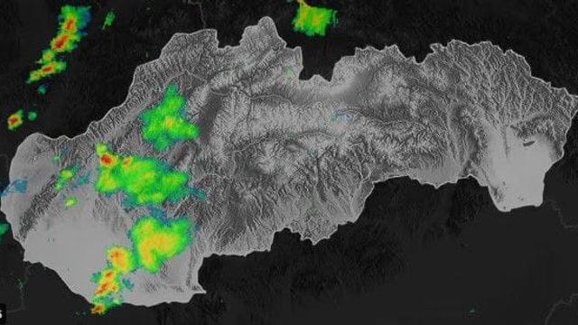 Búrky na západe Slovenska prechádzajú do dažďa. Už hrozia len na Považí