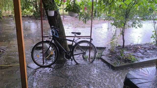 Od juhu sa nad Slovensko blížia nebezpečné búrky, ktoré zaplavujú
