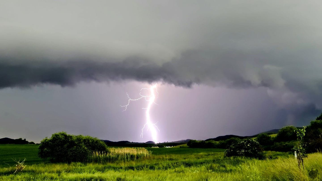 Dnes sa vrátia na Slovensko búrky, platia výstrahy