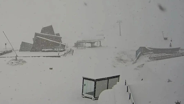 VIDEO: Sneží už od 1 700 m n. m. Hory pokrýva biela pokrývka