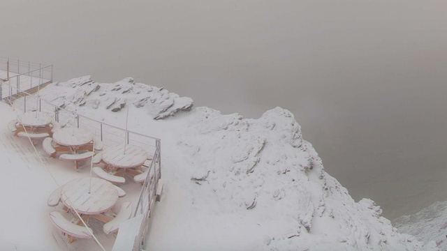 Sneh v Alpách pribúda závratným tempom. Pozrite si aktuálne VIDEO