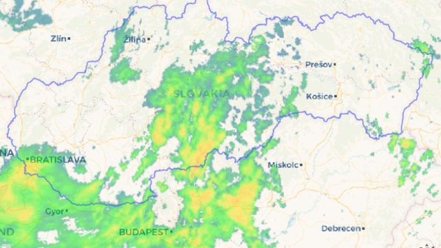 Na strednom Slovensku už vznikanú prehánky, dnes hrozia aj búrky
