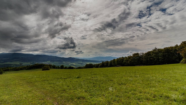 Zajtra veľmi teplo, až +23 °C, no potom to príde. Prudká zmena, lejaky, vietor a ochladenie
