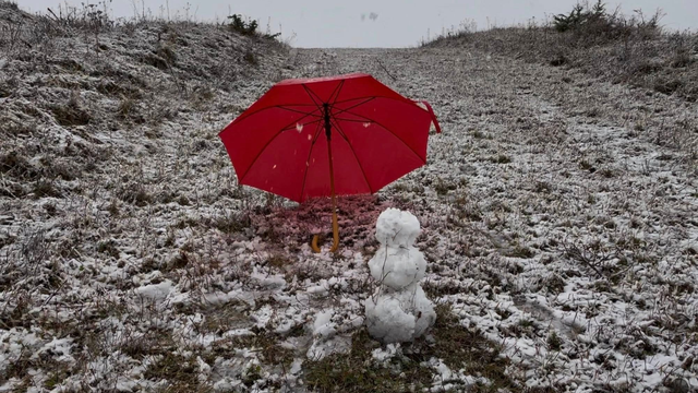 FOTO: Na Liptove napadol prvý sneh, v Jasnej si už stavajú snehuliakov