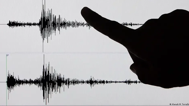 AKTUÁLNE: Zemetrasenie v Turecku dosiahlo magnitúdu 6,1. Zem sa stále silno trasie