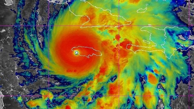 Hurikán Melissa zasiahol Jamajku extrémnou silou: Do domov zateká voda, bez elektriny sú tisíce domácností