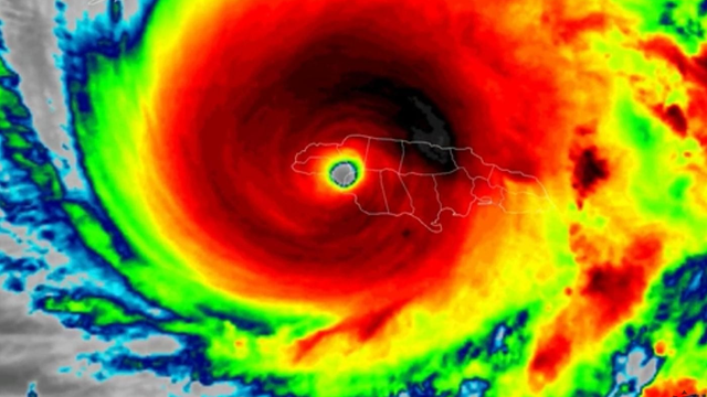 VIDEO: Oko hurikánu práve postupuje Jamajkou a takto ju hurikán ničí. Začal však slabnúť