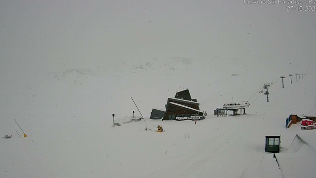 Rozprávkové prebudenie: Napadlo až 10 cm snehu a môže pribudnúť ďalších 50 cm