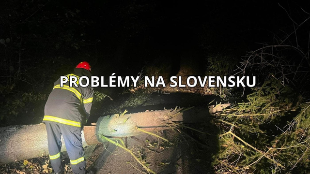 Na západe sú bez elektriny a prvé vlaky stoja. Vietor prerušil elektrinu v týchto obciach