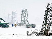 Za pár hodín zlomené stovky stožiarov, polámané stromy a zastavený život. Zima, ktorá všetko zmenila