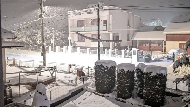 Sneh opäť pokrýva Slovensko. Sneženie naberá na sile a cesty pokrýva sneh