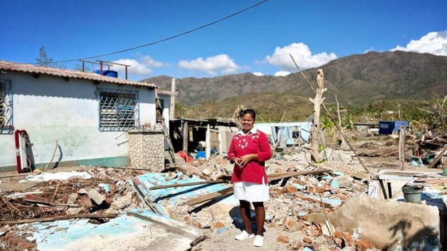 Už mesiac sú bez elektriny a vody. Hromady odpadkov sú vyššie ako domy