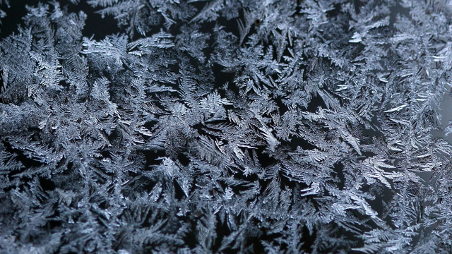 V noci bude mrznúť na celom Slovensku. Teploty klesnú do -6 °C, v nížinách do -2 °C