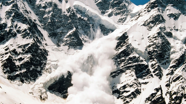 V Alpách leží 80 cm snehu. Lavína zabíjala