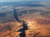 Zem puká pod nohami. Tento kontinent sa roztrhne na polovicu