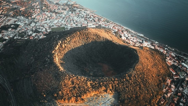 Pod európskym supervulkánom prebieha ďalší seizmický roj. Čo sa to deje?