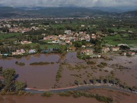 Zaplavené domy a zatvorené školy. Silné lejaky spustošili známy grécky ostrov