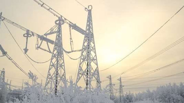 Elektrinu nemá mnoho obcí, dopravu na Slovensku komplikuje sneženie aj lejak