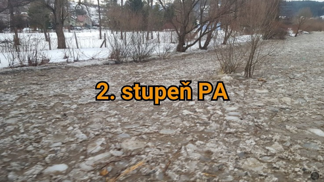 Zrážky silnejú, vodné toky začínajú nebezpečne stúpať