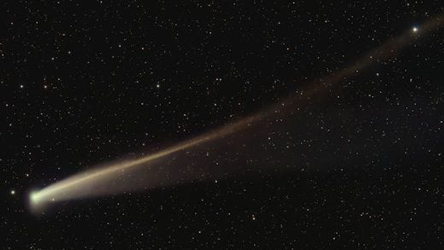 Vzácna ZLATÁ kométa tieto dni prelieta nad Zemou. Kde ju hľadať?