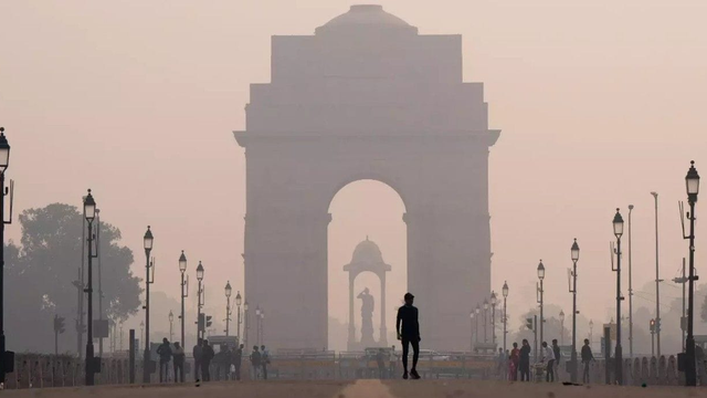 Dillí sa dusí v smogu. Úrady sa pokúsili vyvolať dážď, aby vyčistili vzduch
