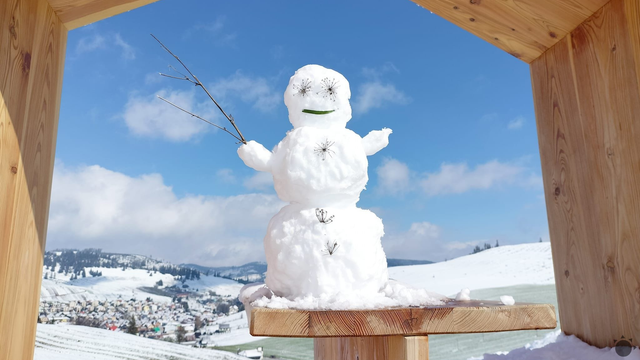 Vyťahujte sane, stavajte snehuliakov. Dnes bude zimná nedeľa a ešte chladnejšia noc. Popoludní sa vyjasní