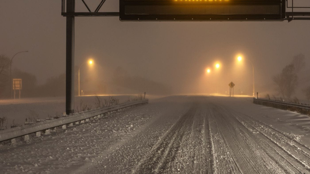 VIDEO: Ľudí vyzvali, aby sa zásobili. Prichádza sneženie, blizzard a mrazy
