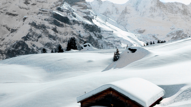 Do Álp mieri výdatné sneženie. Napadne 50 cm snehu, lyžiari sa môžu tešiť