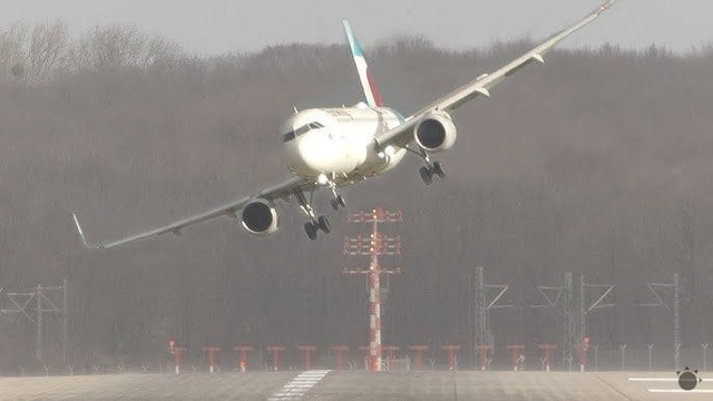 Chaos na frekventovanom letisku. Silný vietor nedovolil lietadlám pristáť