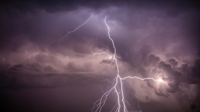 Výstrahy pred počasím: Časť Európy čakajú búrky a povodne. Zmena príde aj ku nám