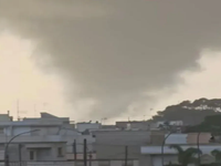 Video: Taliansko zasiahlo masívne tornádo, zanechalo skazu