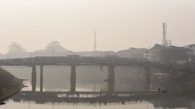 Raj na Zemi teraz stratil svoje lesk. Celý sa ponoril do smogu