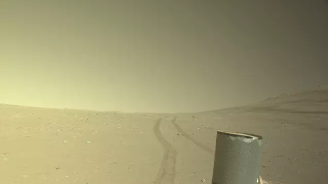 NASA zverejnila novú fotografiu Marsu. Ľudí zaujal jeden malý detail