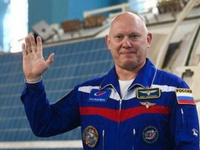 Ruského astronauta vyradili z misie SpaceX kvôli vážnemu incidentu. Fotografoval utajované dokumenty