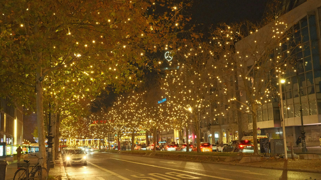 Vianoce zahlcujú planétu: Svetlá, doprava a odpad zvyšujú emisie