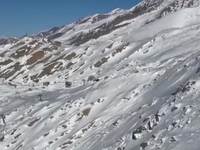 Dramatická nehoda lanovky: Kabína narazila do bariéry, desiatky ľudí uviazli vo výške 2 800 metrov