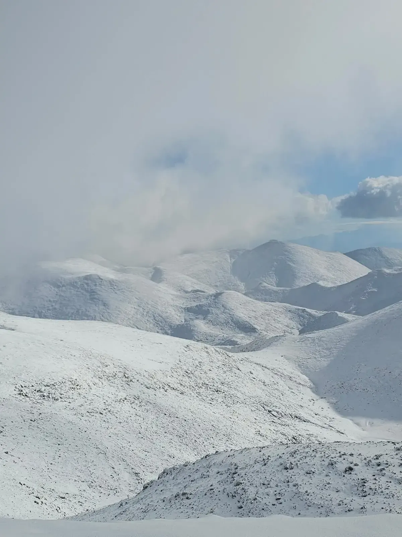 Zasnežené vrcholky Kréty. Foto: Zacharias Roditakis
