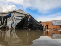 Búrka Byron zdevastovala Gazu: Voda zaplavila stany, medzi obeťami je aj novorodenec