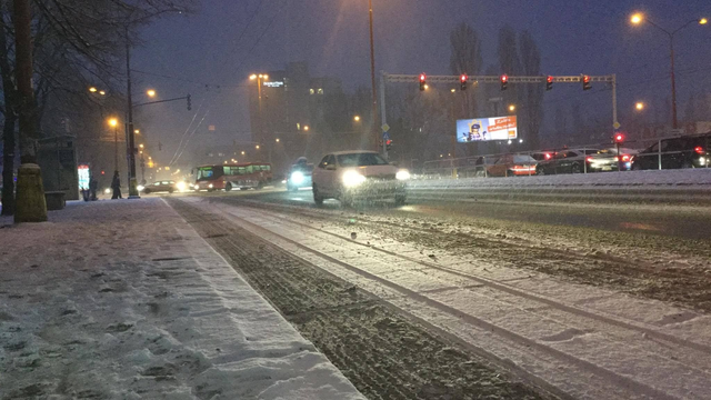 Na Slovensku sneží a snežiť bude aj na západe. Sneh zasype oblasti za hranicami