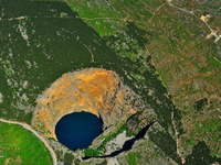 Záhadné chorvátske jazero. Nikto do neho nedokáže hodiť kameň