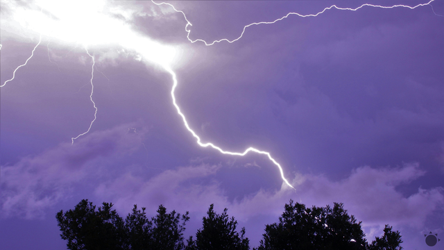 Po údere bleskov zomrelo 14 ľudí