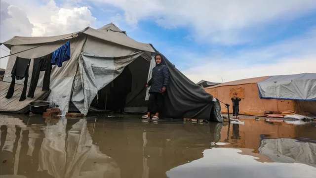 Búrka Byron zdevastovala Gazu: Voda zaplavila stany, medzi obeťami je aj novorodenec