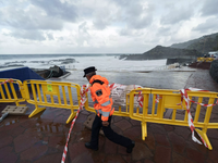 V Španielsku udierajú vysoké vlny. Môžu dosiahnuť až 7 metrov