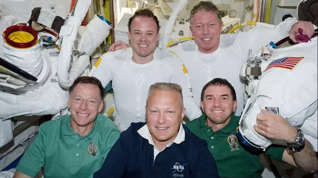 Astronaut strávil vo vesmíre 6 mesiacov. Pri pohľade na Zem si uvedomil, že žijeme jednu „veľkú lož“