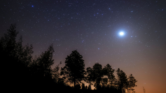 Na oblohe dominuje jasná hviezda, ale skutočná hviezda to nie je