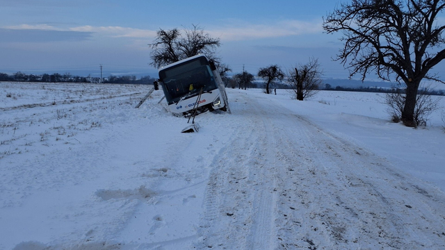 Aktualita: Snehová kalamita pri Košiciach uväznila viac ako 80 detí v autobuse