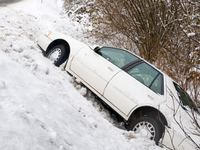 Čo sa deje na ranných cestách? Husté sneženie už komplikuje dopravu