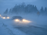 Výdatné sneženie v Poľsku. Zrušené vyučovanie, uviaznuté sanitky