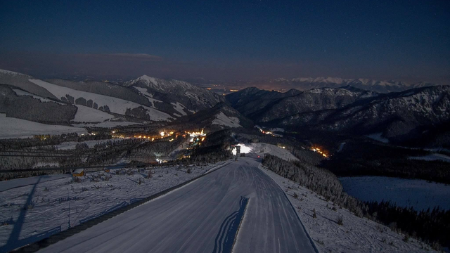Nad naše územie práve prichádza sneženie. V nedeľu bude snežiť výraznejšie